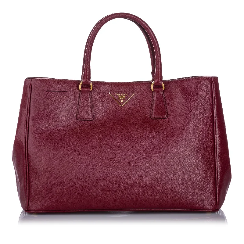 Prada handbags with a patent - leather finish for a shiny and sophisticated appearancePrada Saffiano Lux Galleria Tote  (SHG-12172)