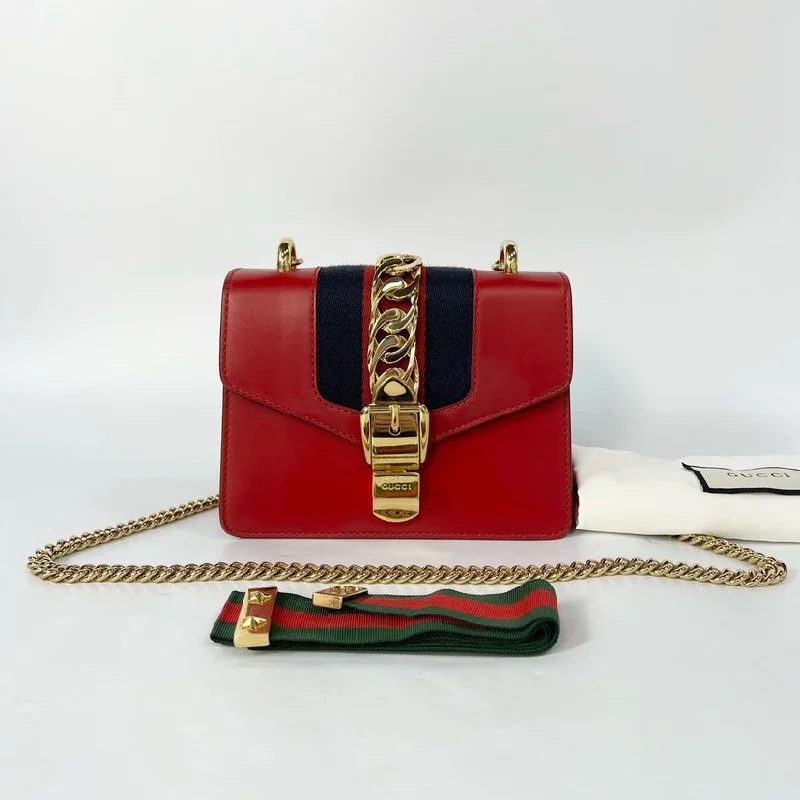 Women Gucci bags with interlocking G hardware for a classic lookGucci Sylvie Red Leather Mini Shoulder Bag 20x14cm