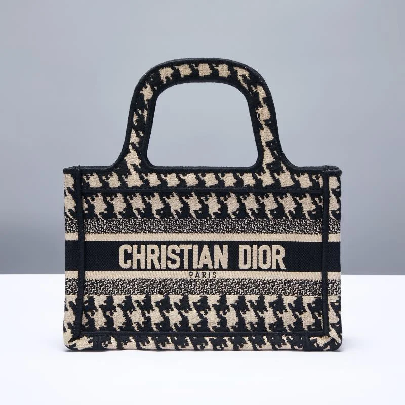 Fashion - forward Christian Dior tote bags for the modern womanGlitzyBags - Designer bags by Dior 267