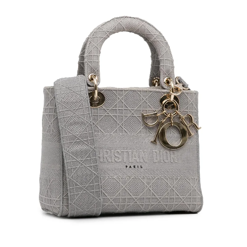 Christian Dior tote bags with a printed Dior logo on the frontDior Medium Cannage Lady D-Lite (xP4ymr)