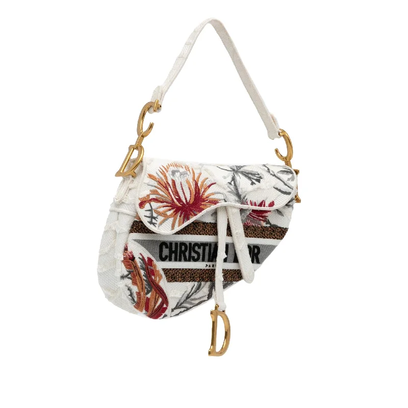 Fashion - forward Christian Dior tote bags for the modern womanDior Medium Embroidered Floral Saddle (E6zsDH)