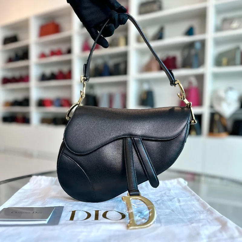 Christian Dior Saddle bags with a studded trim for a bold lookSaddle Medium Smooth Calfskin Black GHW