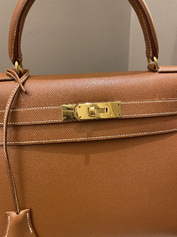 Art - Inspired Hermes Bags Collaborated with Renowned ArtistsHermès Kelly Bags with an embossed leather pattern for added textureHermes Vintage Kelly Sellier 28 Gold Courcheval